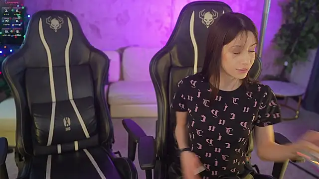 Selena Glow online show from December 21, 2025, 7:43 pm