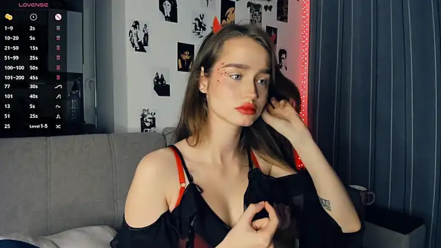 lovelyalivia online show from October 31, 2025, 9:32 am