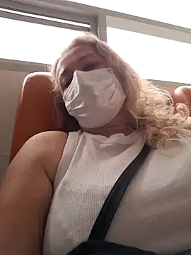 sofiacurvy 45 online show from April 15, 2026, 5:20 pm