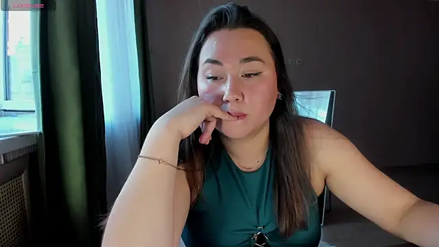Snapshot of emilia_mur chatting on May 20, 2026, 3:51 pm emilia mur online show from May 20, 2026, 3:51 pm