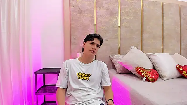 BenitoSaenz online show from September 26, 2025, 11:47 am