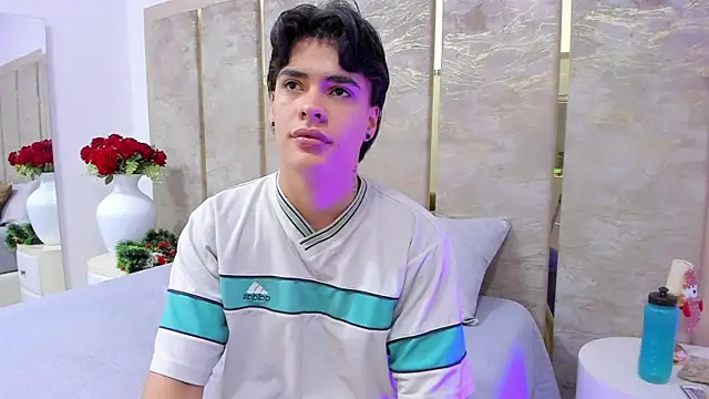 BenitoSaenz online show from December 20, 2025, 12:12 pm