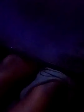 Snapshot of OnlyMoneyIwanT chatting on October 27, 2025, 7:18 pm OnlyMoneyIwanT online show from October 27, 2025, 7:18 pm