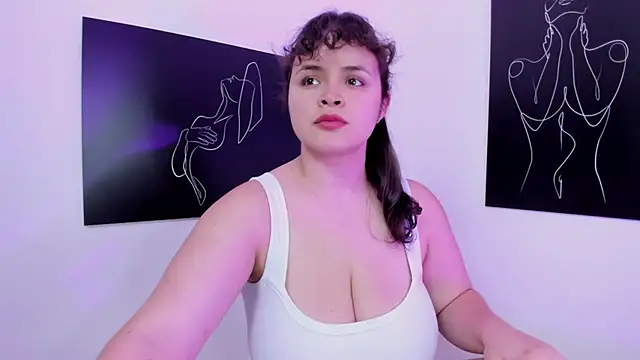 SeleneLuminari8 online show from October 5, 2025, 4:05 pm