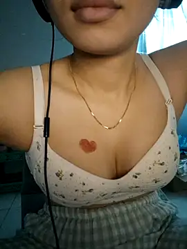 Suna Lina online show from November 3, 2025, 2:35 am