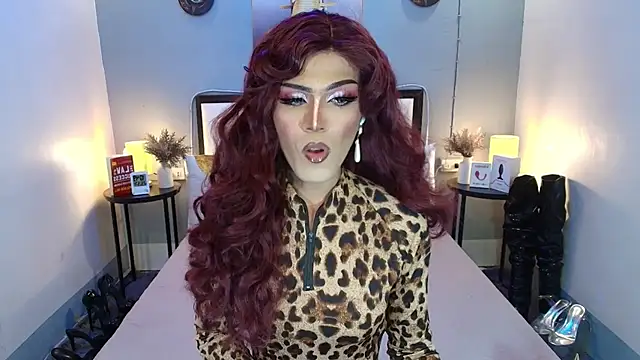 Snapshot of TatianaWil chatting on October 12, 2025, 1:37 am TatianaWil online show from October 12, 2025, 1:37 am