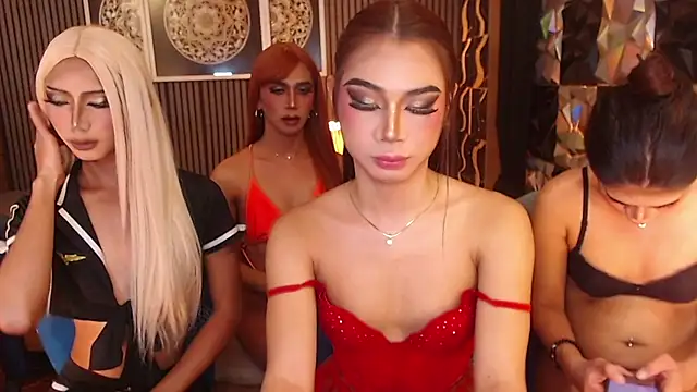BigCockMaxineTS online show from July 28, 2026, 9:15 am