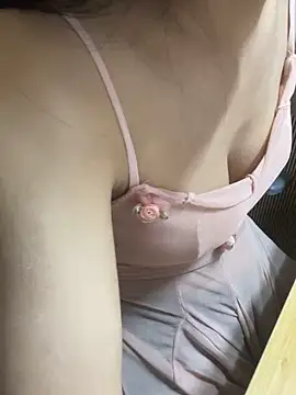 Snapshot of Mina048 chatting on April 9, 2026, 6:19 am Mina048 online show from April 9, 2026, 6:19 am