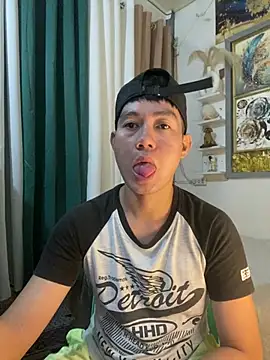 xshyboyx online show from July 8, 2026, 12:42 pm