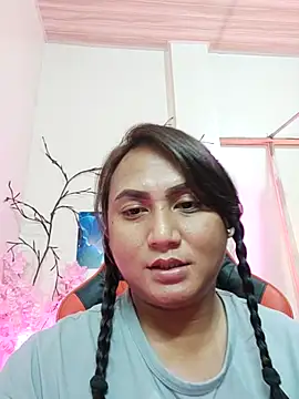 hella queen online show from January 14, 2026, 8:20 am