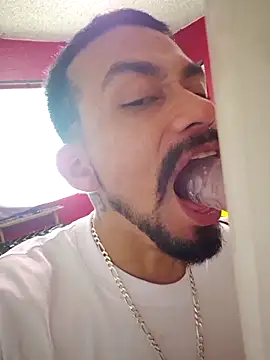 Cnutt310 online show from October 3, 2025, 6:16 pm