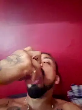 Cnutt310 online show from October 6, 2025, 10:51 pm