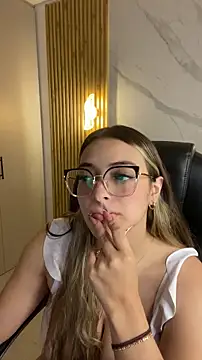 KYLIE JONES6 online show from September 25, 2025, 3:32 am