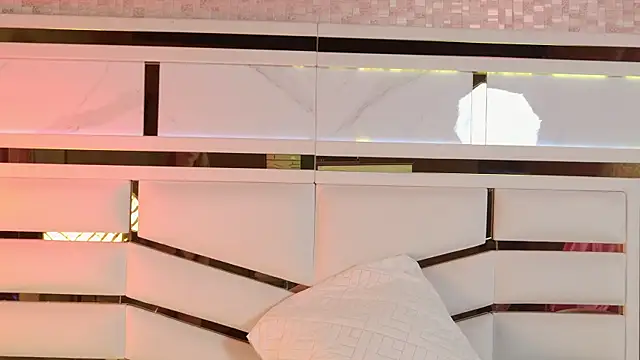 ambar rosse25 online show from December 1, 2025, 11:48 am