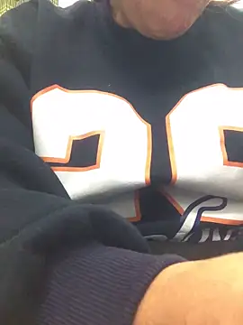 Snapshot of Millionly chatting on February 10, 2026, 1:04 pm Millionly online show from February 10, 2026, 1:04 pm