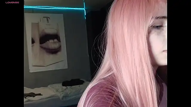 PieraMarch online show from April 18, 2026, 9:37 pm