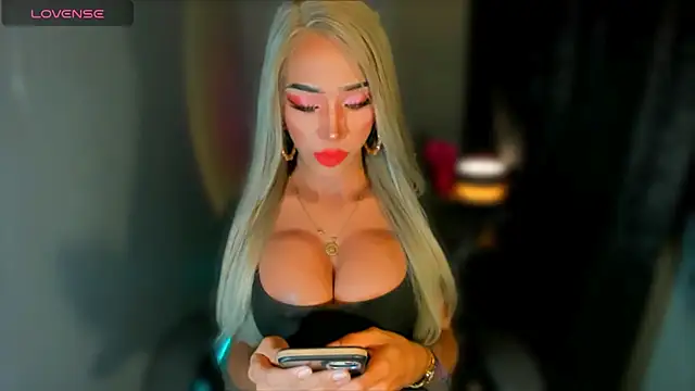 Snapshot of AiraCumSlut chatting on May 20, 2026, 12:39 am AiraCumSlut online show from May 20, 2026, 12:39 am