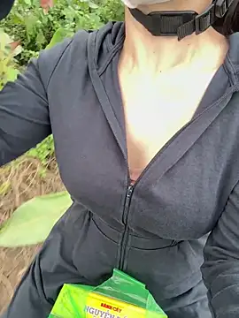 Meii-meyy online show from March 12, 2026, 7:14 am