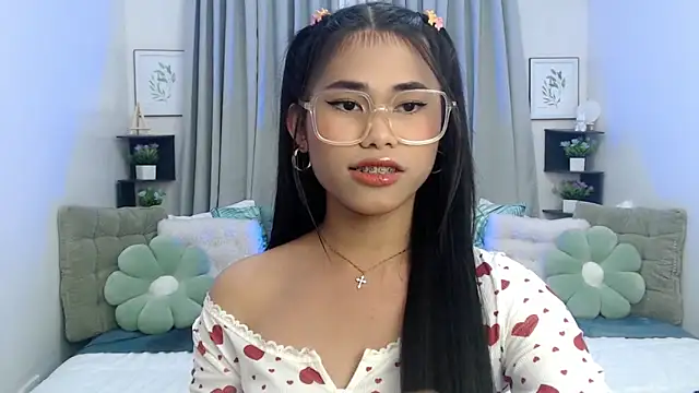 PrettyBlythes TS online show from October 19, 2025, 4:07 pm