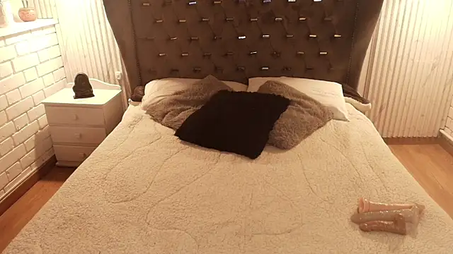 sidneylove  online show from September 9, 2025, 3:44 pm