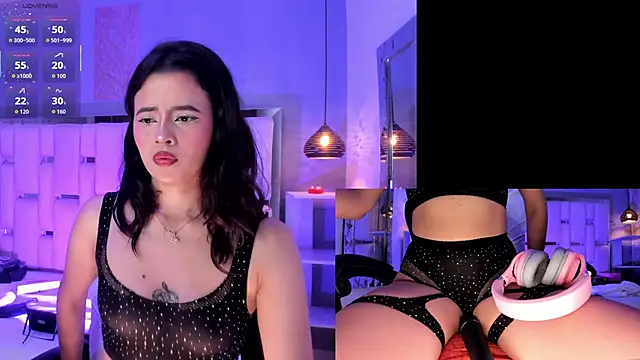 EvelynLips  online show from September 24, 2025, 3:21 am