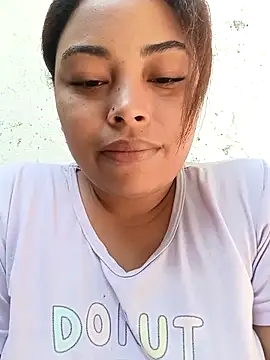 Snapshot of Naomi-Summer chatting on November 12, 2025, 4:18 pm Naomi-Summer online show from November 12, 2025, 4:18 pm