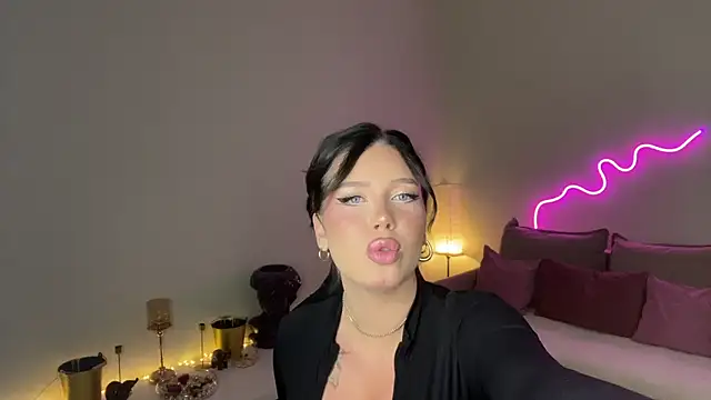 Snapshot of mistress_of_hearts chatting on May 16, 2026, 7:56 pm mistress of hearts online show from May 16, 2026, 7:56 pm