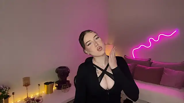 Snapshot of mistress_of_hearts chatting on June 27, 2026, 2:12 pm mistress of hearts online show from June 27, 2026, 2:12 pm