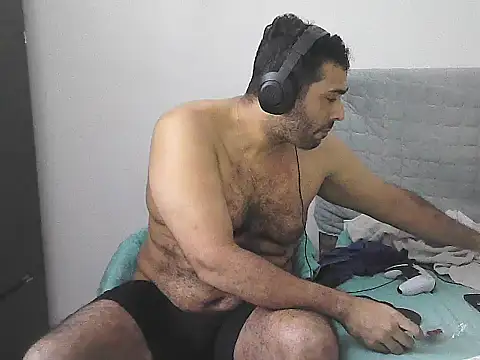 Snapshot of morenocabro10 chatting on April 21, 2026, 2:51 am morenocabro10 online show from April 21, 2026, 2:51 am