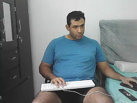 Snapshot of morenocabro10 chatting on April 23, 2026, 9:39 pm morenocabro10 online show from April 23, 2026, 9:39 pm