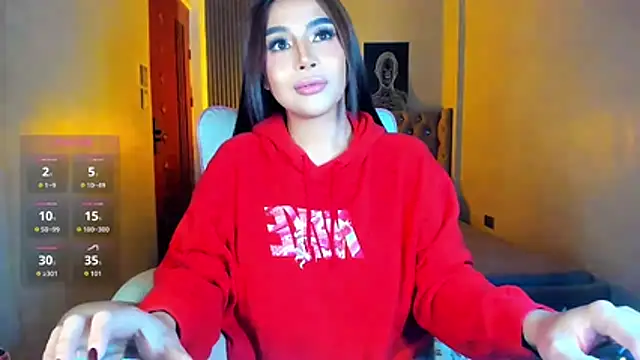 LauraLoove online show from August 3, 2026, 11:59 am