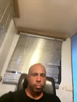 Rcarrasco15 online show from April 14, 2026, 11:44 pm