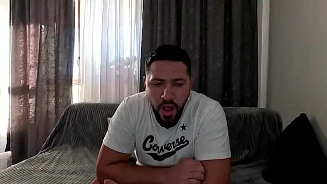 Gold Alpha Boy online show from October 20, 2025, 1:11 pm