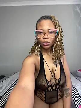 Snapshot of DiamondHaze2 chatting on August 4, 2026, 10:07 am DiamondHaze2 online show from August 4, 2026, 10:07 am