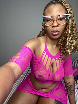Snapshot of DiamondHaze2 chatting on August 5, 2026, 9:01 am DiamondHaze2 online show from August 5, 2026, 9:01 am