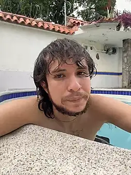 Snapshot of Luxx_14 chatting on February 15, 2026, 8:16 pm Luxx 14 online show from February 15, 2026, 8:16 pm