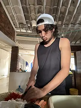 Snapshot of Luxx_14 chatting on February 21, 2026, 5:25 pm Luxx 14 online show from February 21, 2026, 5:25 pm