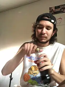 Snapshot of Luxx_14 chatting on March 13, 2026, 9:54 pm Luxx 14 online show from March 13, 2026, 9:54 pm