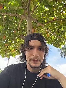 Snapshot of Luxx_14 chatting on April 2, 2026, 4:15 pm Luxx 14 online show from April 2, 2026, 4:15 pm