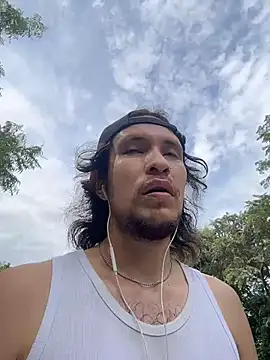 Snapshot of Luxx_14 chatting on April 8, 2026, 1:55 pm Luxx 14 online show from April 8, 2026, 1:55 pm