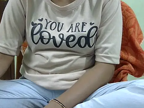 Snapshot of CHAMELI4747 chatting on September 24, 2025, 9:23 am CHAMELI4747 online show from September 24, 2025, 9:23 am