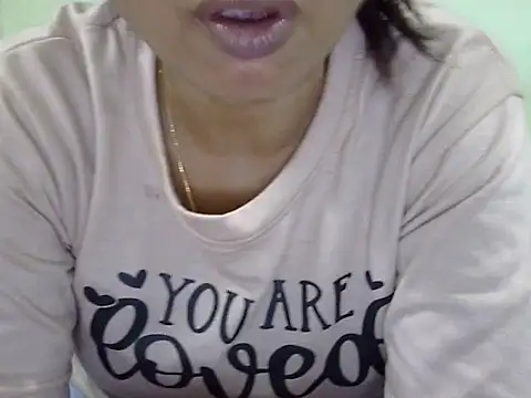 Snapshot of CHAMELI4747 chatting on October 4, 2025, 8:56 am CHAMELI4747 online show from October 4, 2025, 8:56 am