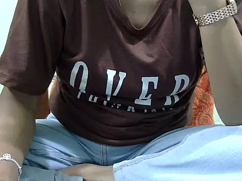 Snapshot of CHAMELI4747 chatting on October 5, 2025, 8:12 am CHAMELI4747 online show from October 5, 2025, 8:12 am