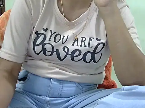 Snapshot of CHAMELI4747 chatting on October 15, 2025, 7:41 am CHAMELI4747 online show from October 15, 2025, 7:41 am