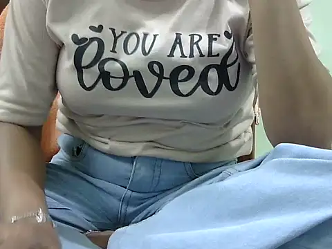 Snapshot of CHAMELI4747 chatting on October 28, 2025, 8:18 am CHAMELI4747 online show from October 28, 2025, 8:18 am