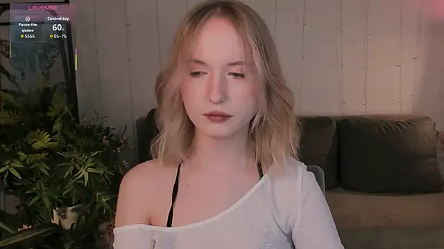 kikishyness online show from September 21, 2025, 10:33 pm