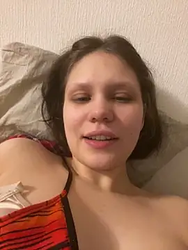 Snapshot of Lunliss chatting on November 30, 2025, 12:14 am Lunliss online show from November 30, 2025, 12:14 am