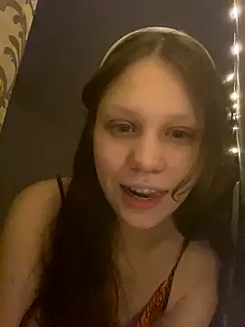 Snapshot of Lunliss chatting on December 3, 2025, 12:40 am Lunliss online show from December 3, 2025, 12:40 am