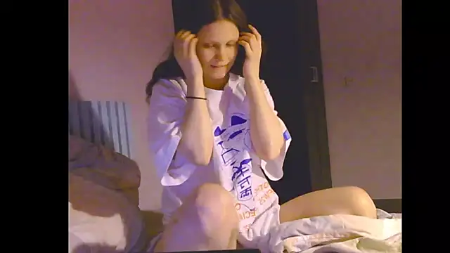 Snapshot of Lunliss chatting on April 3, 2026, 6:50 pm Lunliss online show from April 3, 2026, 6:50 pm