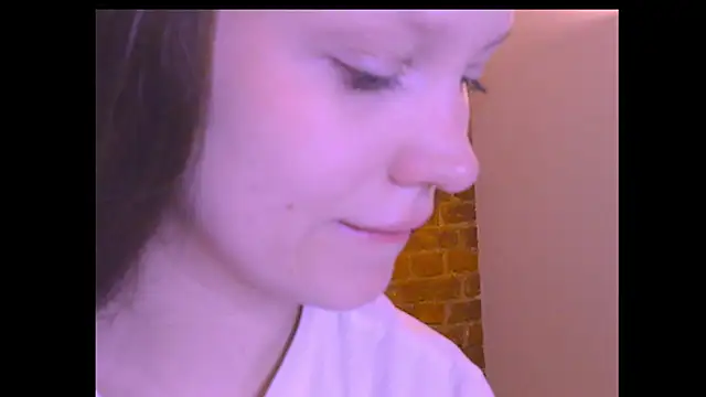 Snapshot of Lunliss chatting on April 19, 2026, 5:34 pm Lunliss online show from April 19, 2026, 5:34 pm